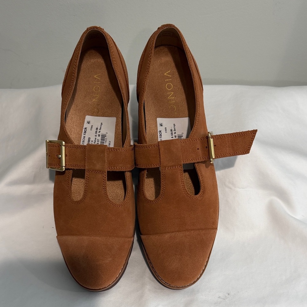 Vionic Brown Flats with Gold Buckle fits like a size 8